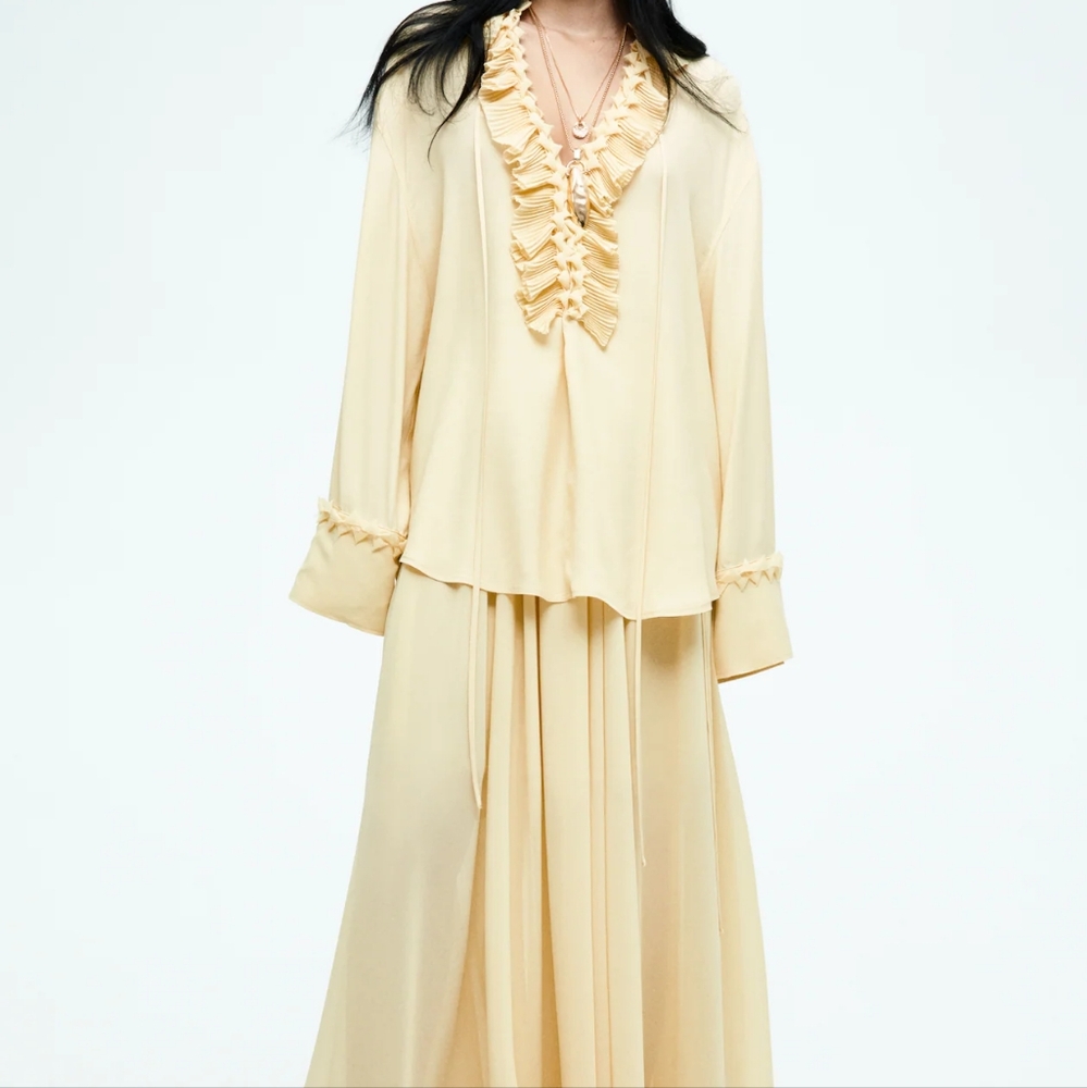H&M Pale Yellow Ruffle V-Neck Blouse - Picture 3 of 11